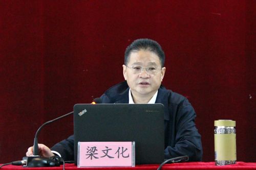 我校召开学生党员学习贯彻准则条例宣讲报告会