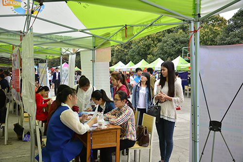 2016年广西高校毕业生百色分会场双选会在我校举行