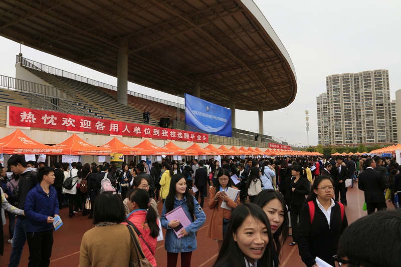 云南省2016年医药类毕业生双向选择洽谈会在我校举行