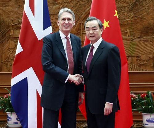 王毅会见英国外交大臣 表明中方香港问题立场