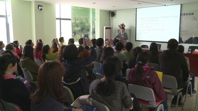 赵旭东为沪上教师作心理健康教育首场讲座