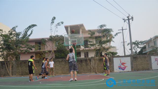 学院首届“3V3”篮球赛精彩开幕