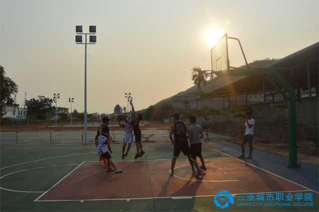 学院首届“3V3”篮球赛精彩开幕