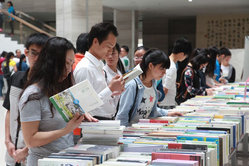 我校举行第十届大学生读书节启动仪式2016-04-25 101902   作者梁肖 朱燕河   来源   点击