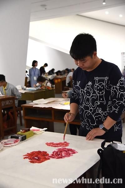 樱花笔会饱蘸东湖水成书组图