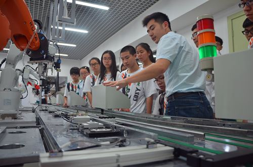 广东实验中学格致班与南山班到我校学习交流