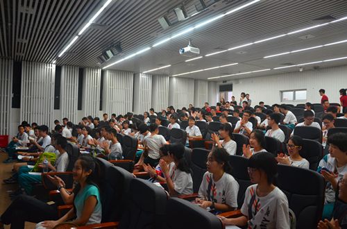 广东实验中学格致班与南山班到我校学习交流