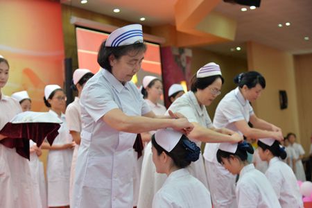 四川大学举行华西护理学院成立授牌仪式暨国际护士节庆祝大会