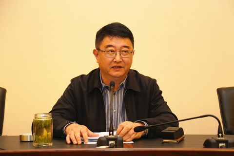 校党委书记周浩波为我校师生作“两学一做”学习教育首场专题党课