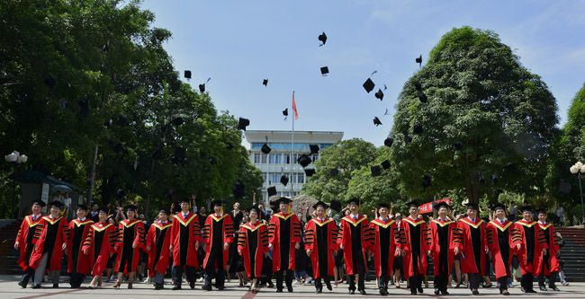 我校隆重举行2016届学生毕业典礼暨学位授予仪式