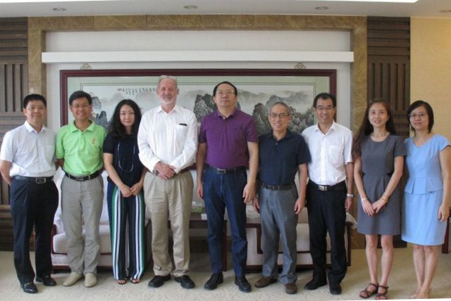 美国夏威夷大学马诺阿分校副校长Reed Dasenbrock访问海南大学 | 海南大学 | Hainan University