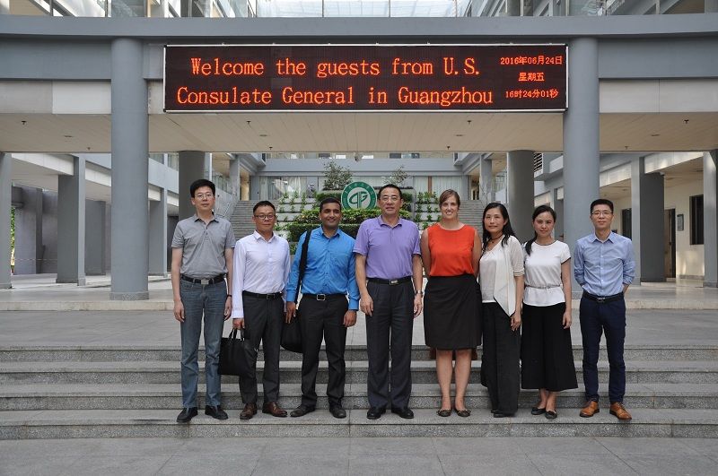 美国总领事馆领事官员到访我校对接合作机会