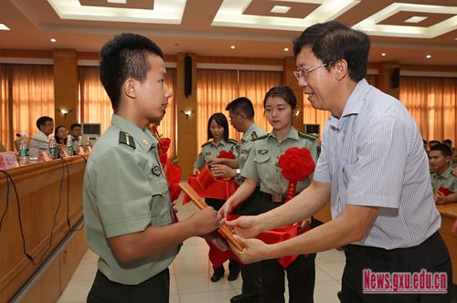 我校2016届国防生派遣仪式举行