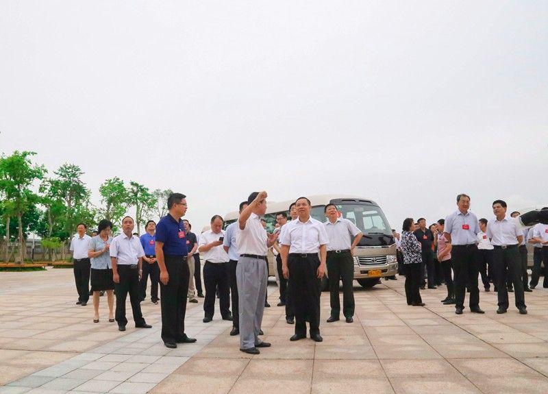 全区城市工作会议暨年中工作会议第三考察组到我校考察