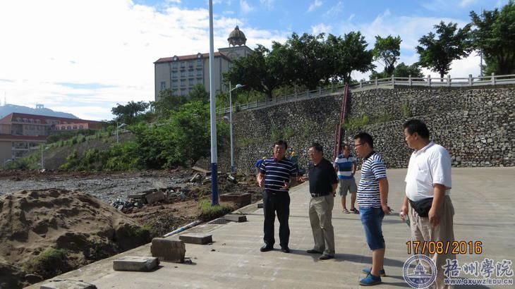 杨奔校长视察暑期基建项目建设情况