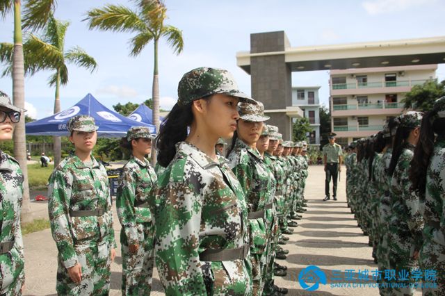 开学季军训正当时