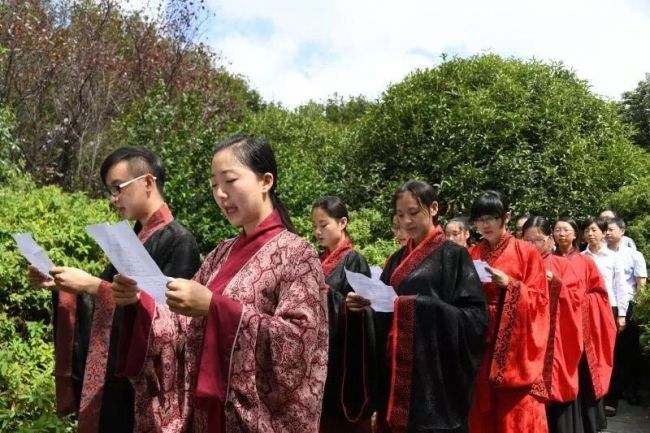 我校举行祭孔礼仪式